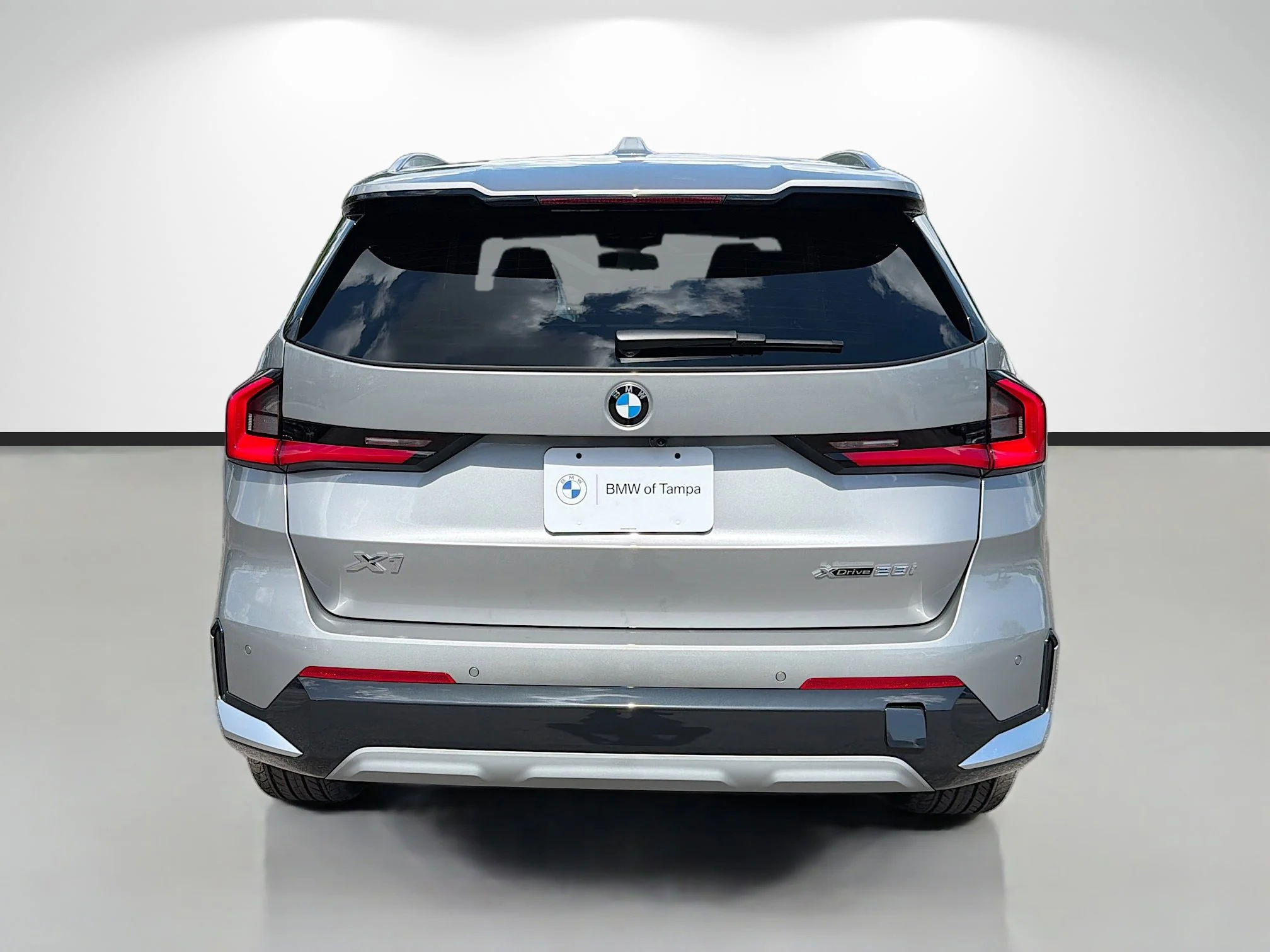 New 2026 Space Silver Metallic BMW xDrive28i image 4