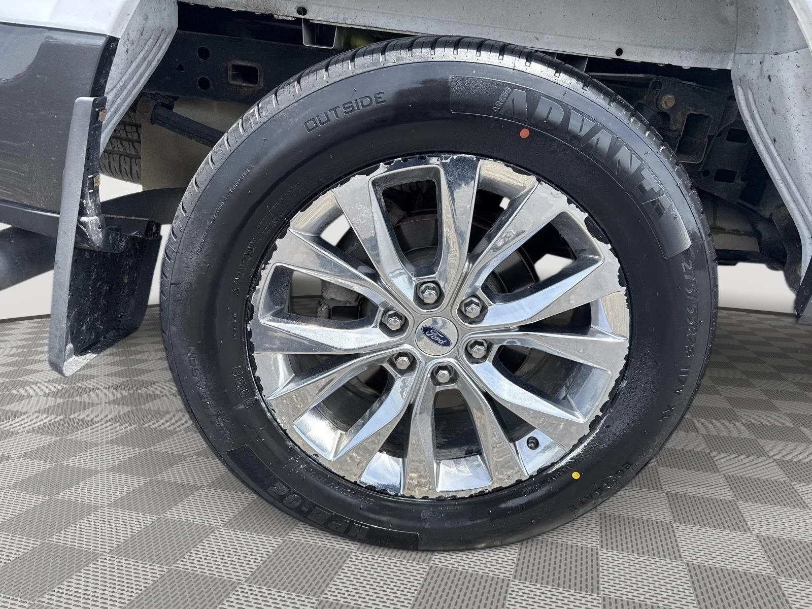 Used 2016 Oxford White/Magnetic Metallic Ford XLT image 15