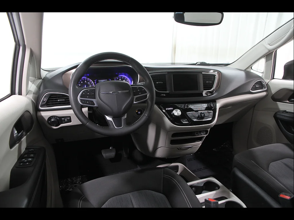 Used 2023 Silver Mist Clear Coat Chrysler LX image 6