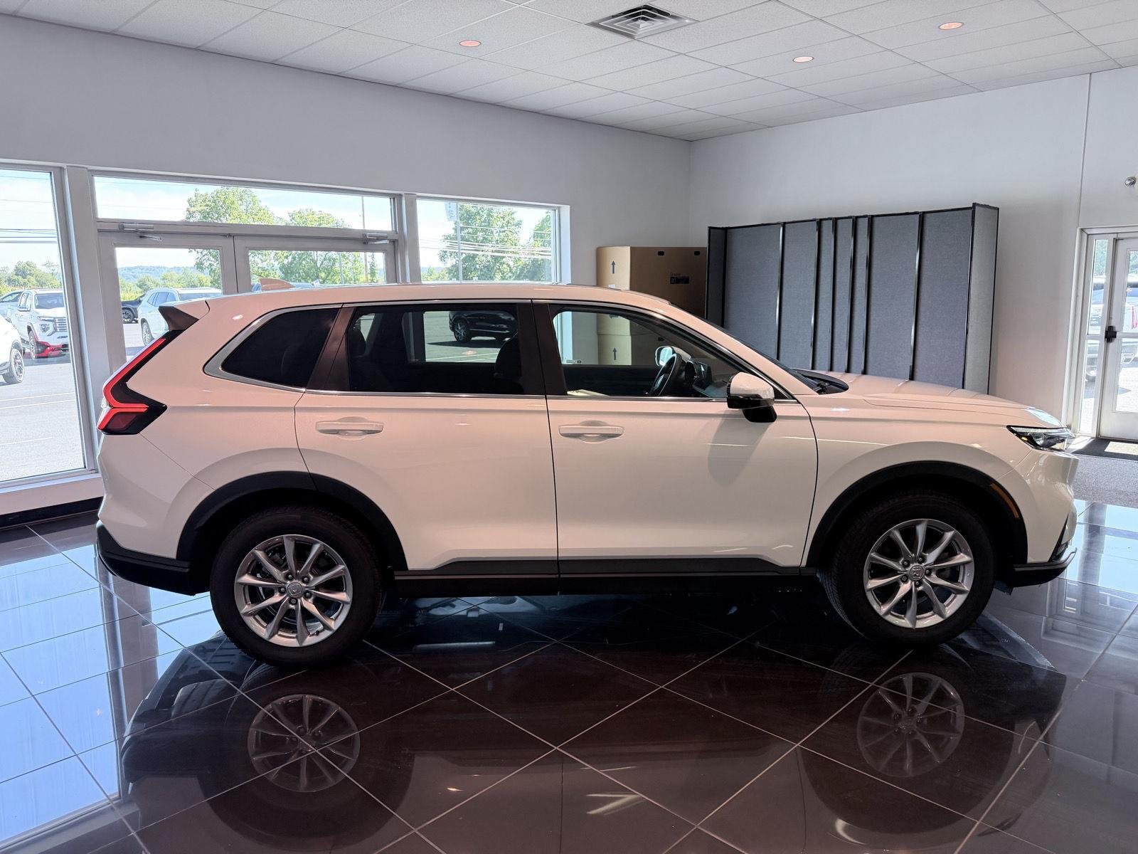 Used 2026 Platinum White Pearl Honda EX image 20