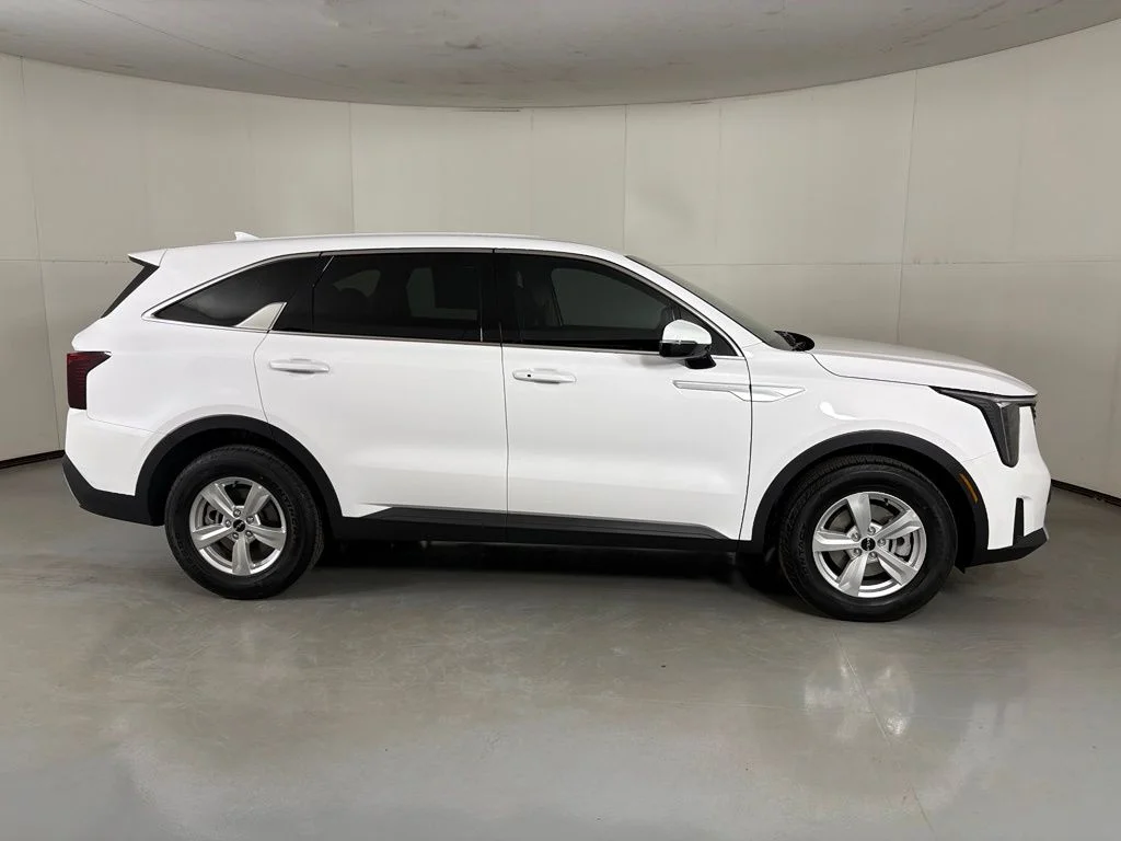 New 2026 Glacial White Pearl Kia LX image 9