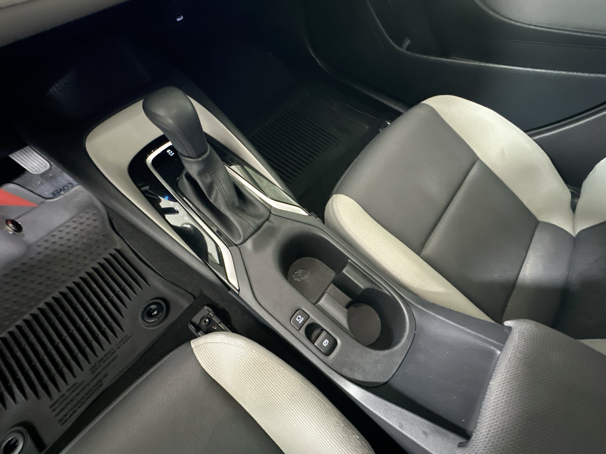 Certified Used 2025 Ice Toyota LE image 21