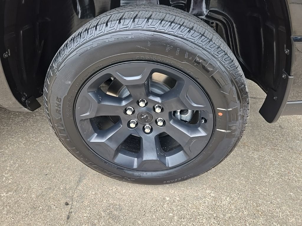 New 2026 Diamond Black Crystal Pearlcoat RAM Express image 31