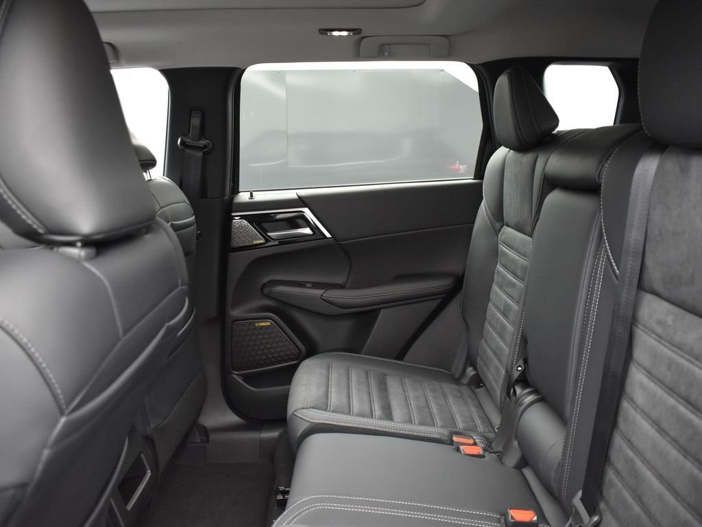 New 2026 Black Mitsubishi SE image 9