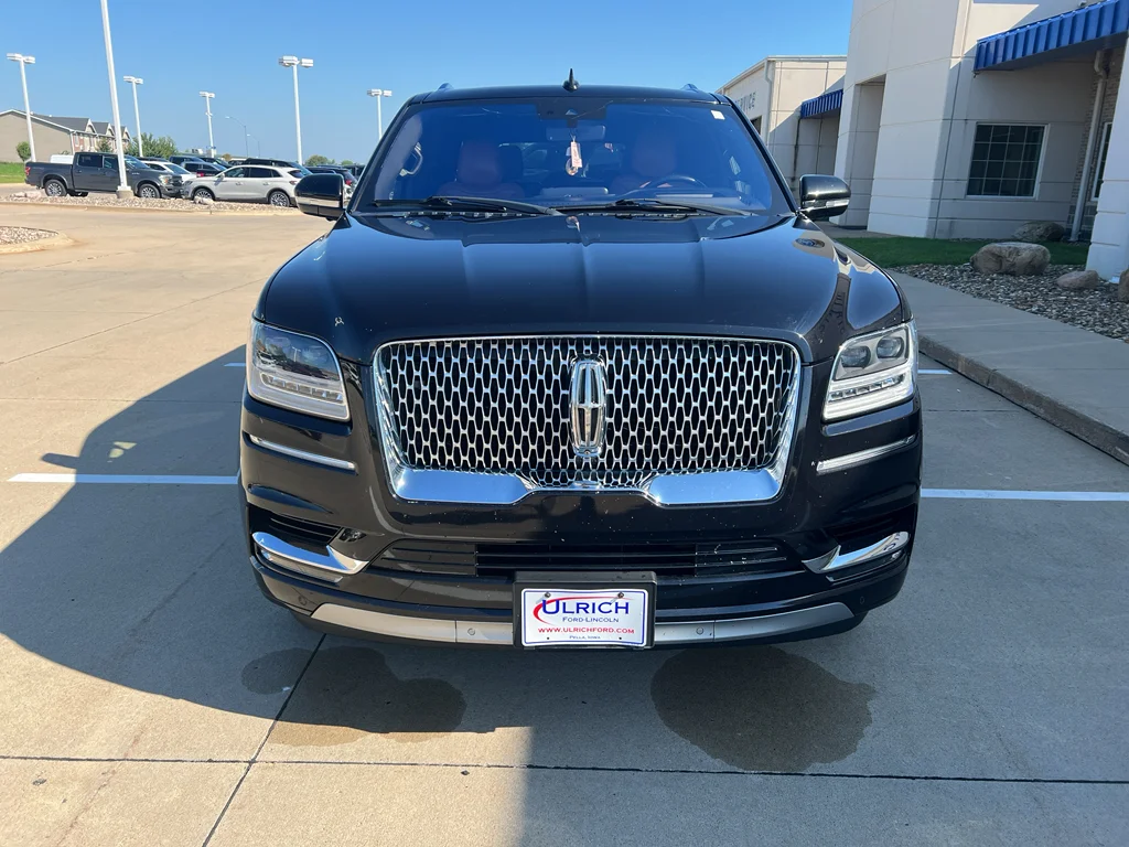 Used 2019 Infinite Black Metallic Lincoln Reserve image 3