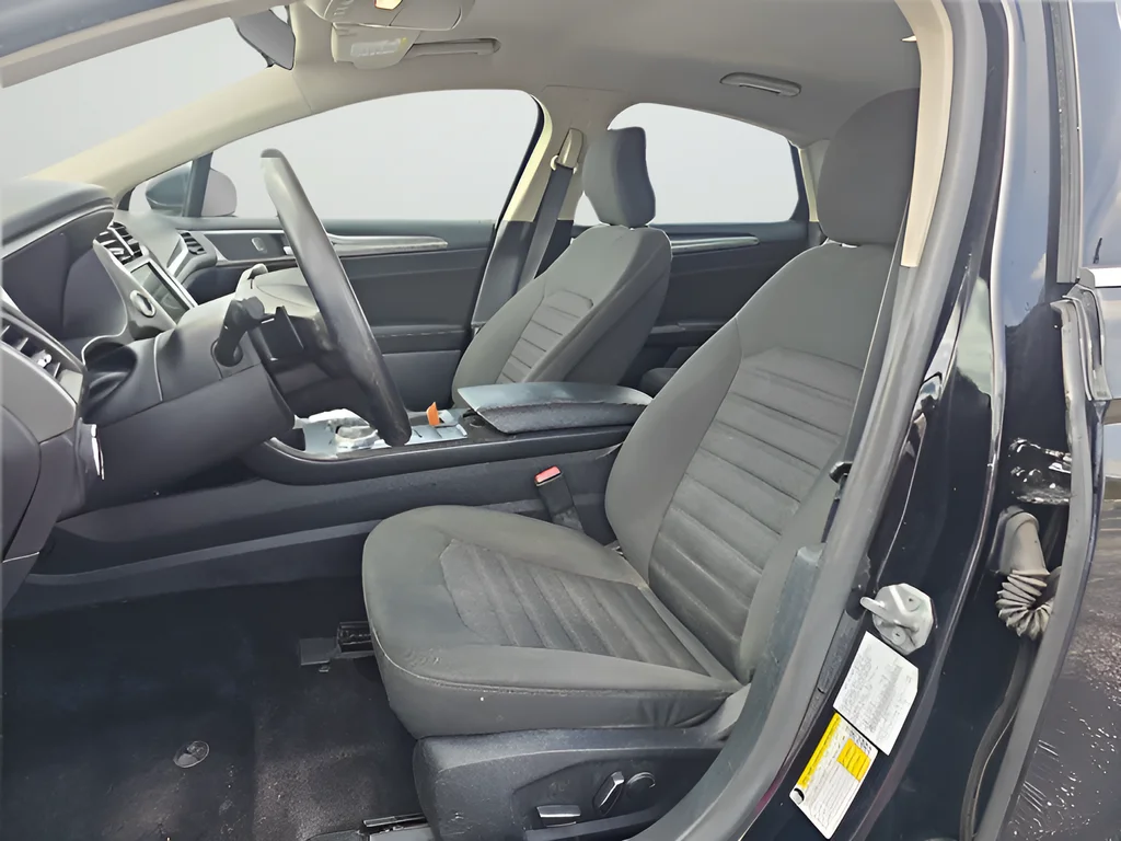 Used 2018 Black Ford SE image 19