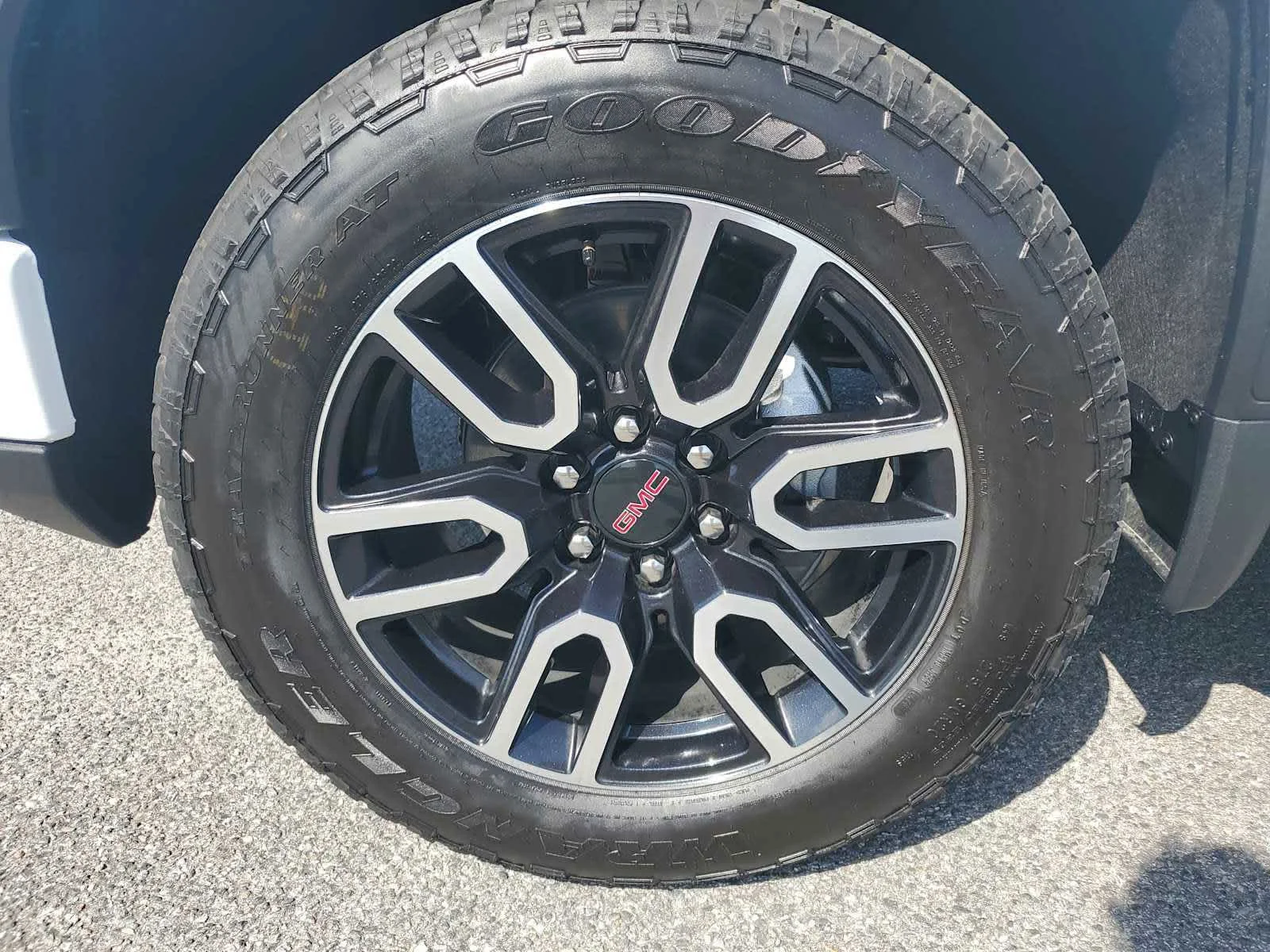 Used 2026 Summit White GMC AT4 image 10
