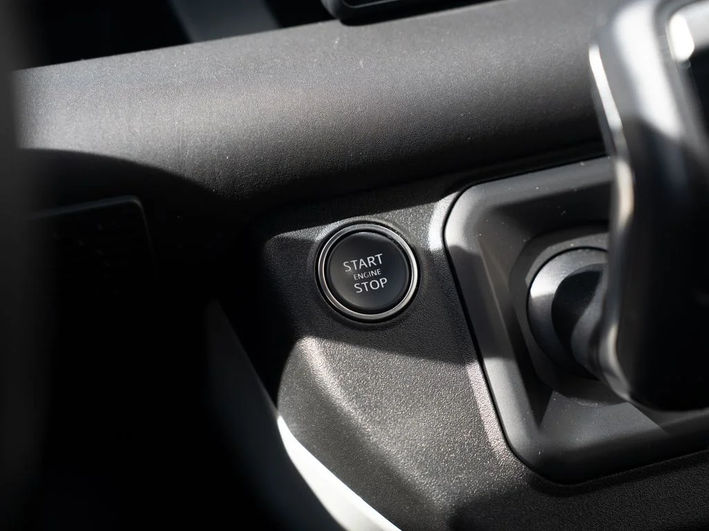 Used 2024  Land Rover SE image 28