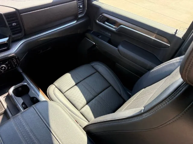 Used 2024 Black Chevrolet High Country image 23