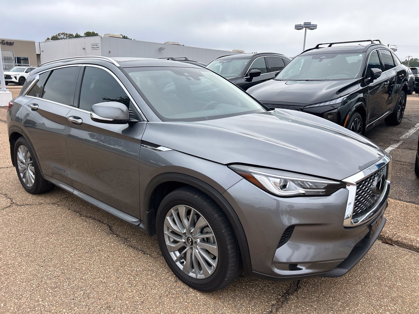 Used 2023 Gray INFINITI LUXE image 9