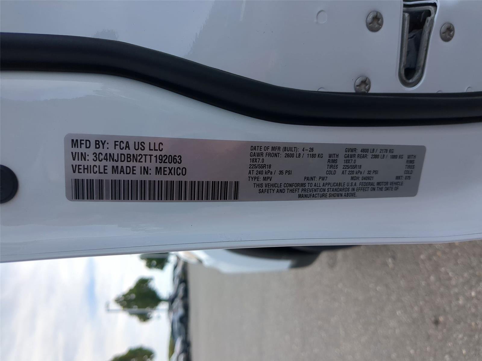 New 2026 Bright White Clear-Coat Exterior Paint Jeep Latitude Altitude image 32