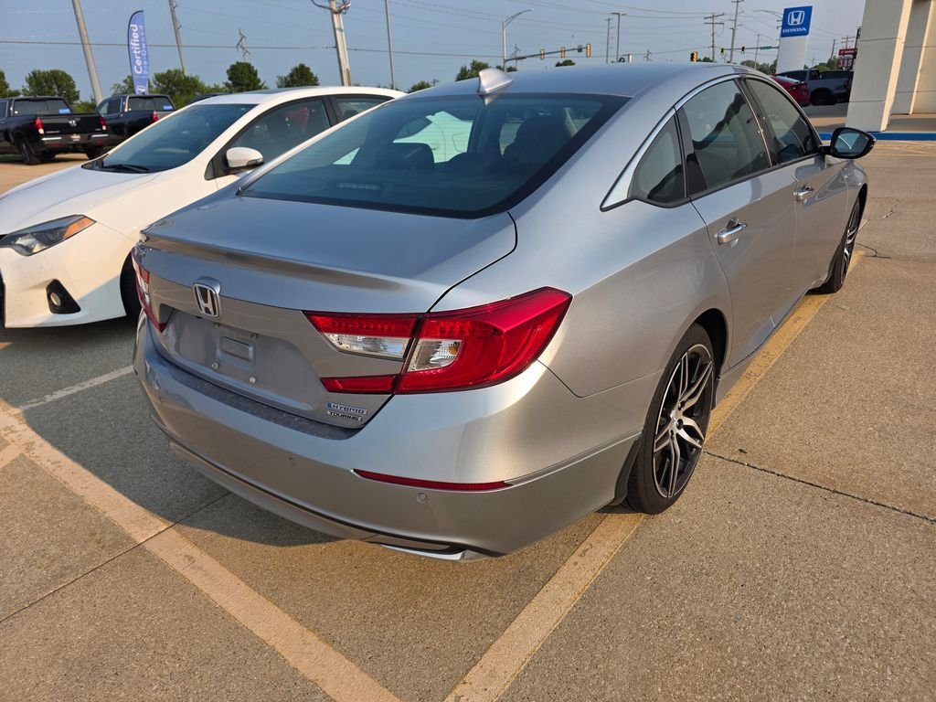Used 2022 Lunar Silver Metallic Honda Touring image 5