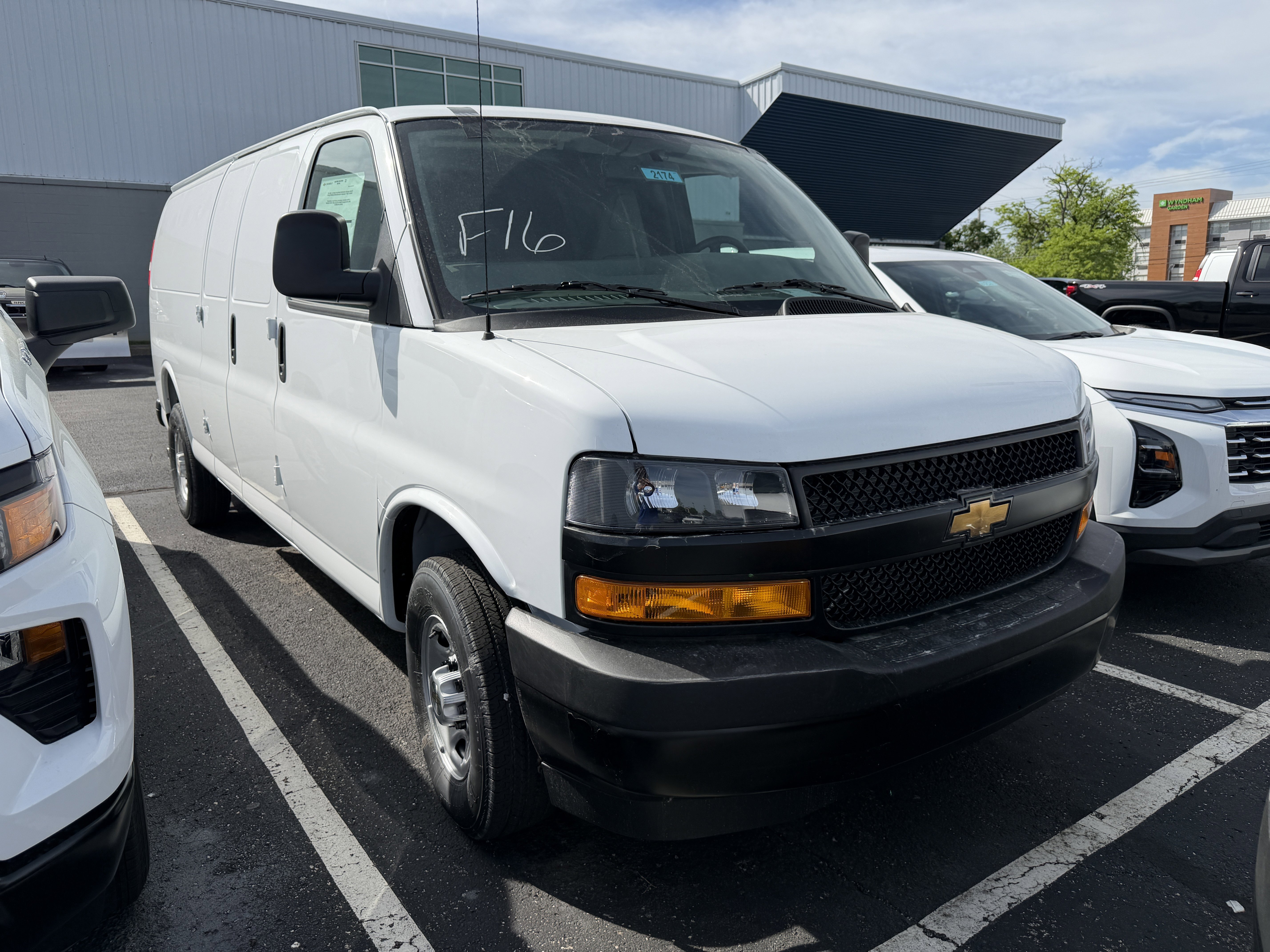 New 2026 Summit White Chevrolet 1WT image 2