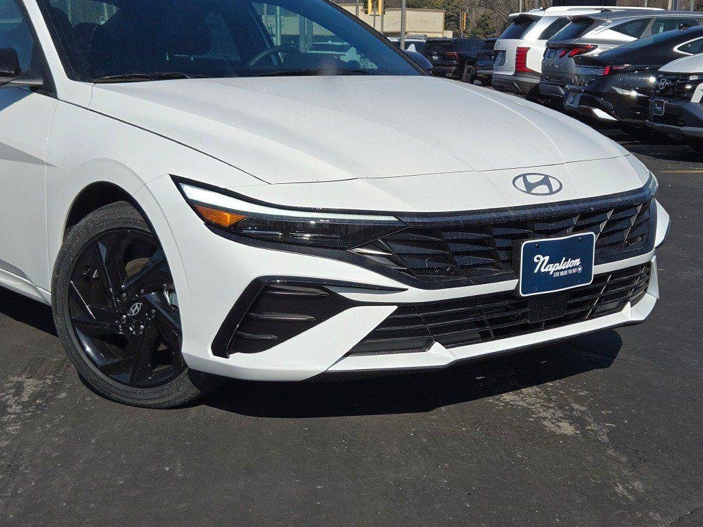 New 2026 White Hyundai SEL Sport Premium image 2