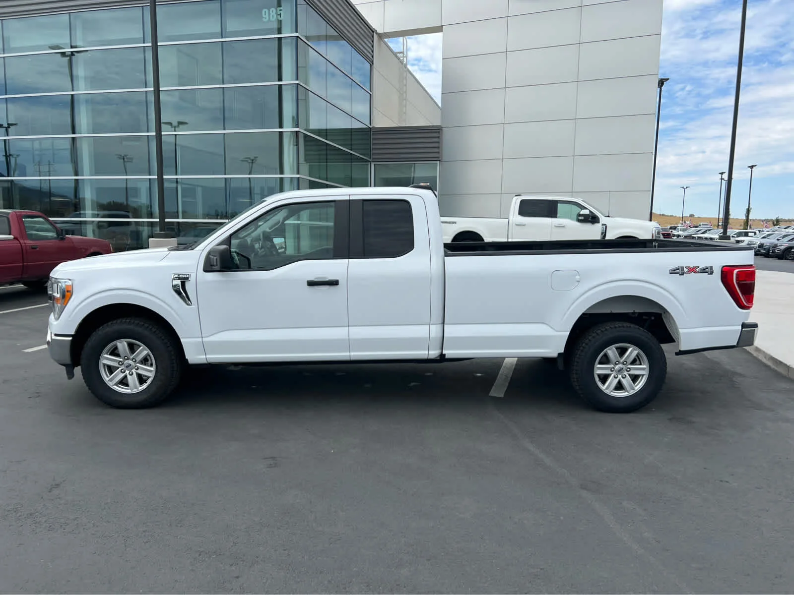 Certified Used 2022 Oxford White Clearcoat Ford XLT image 12