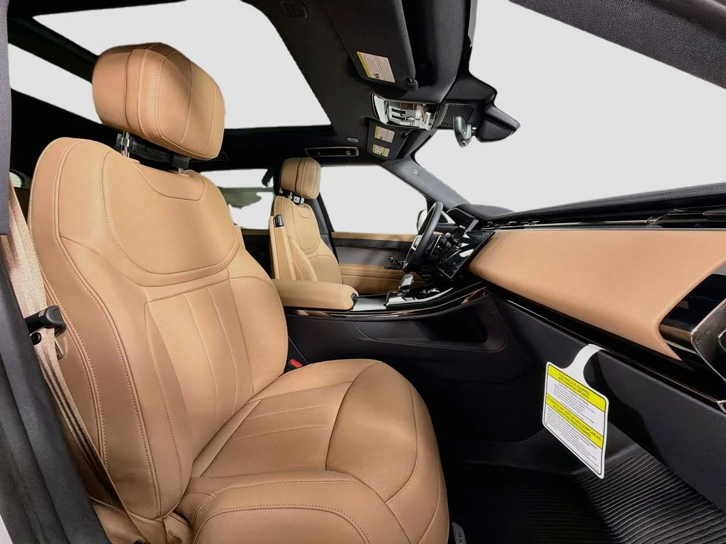 New 2027 Fuji White Land Rover SE image 30