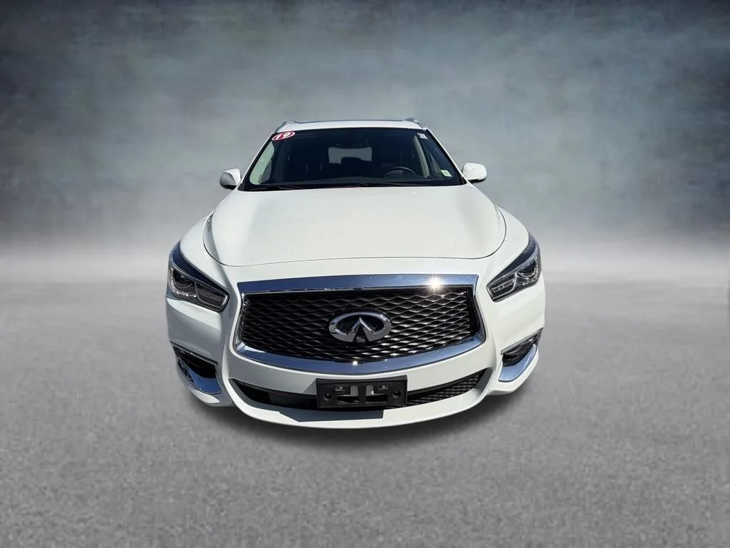 Used 2019 White INFINITI LUXE image 9