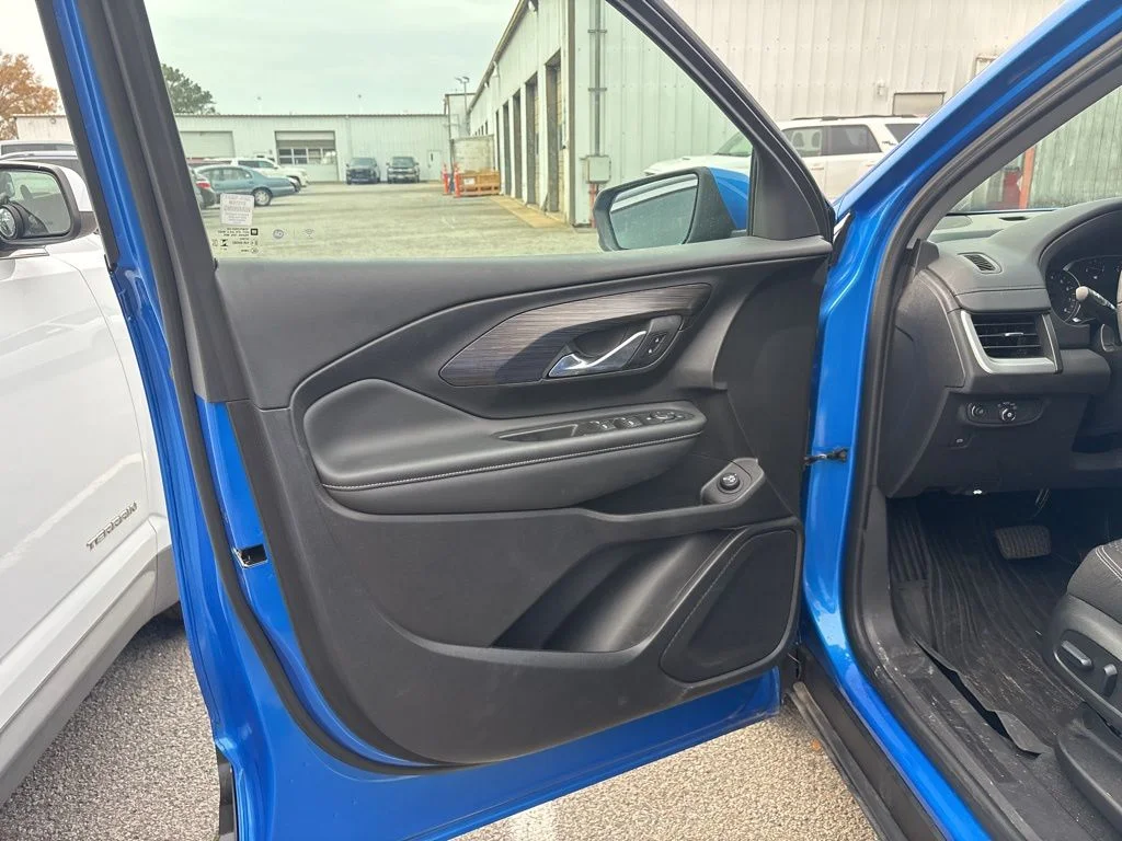 Used 2024 Blue GMC SLE image 29