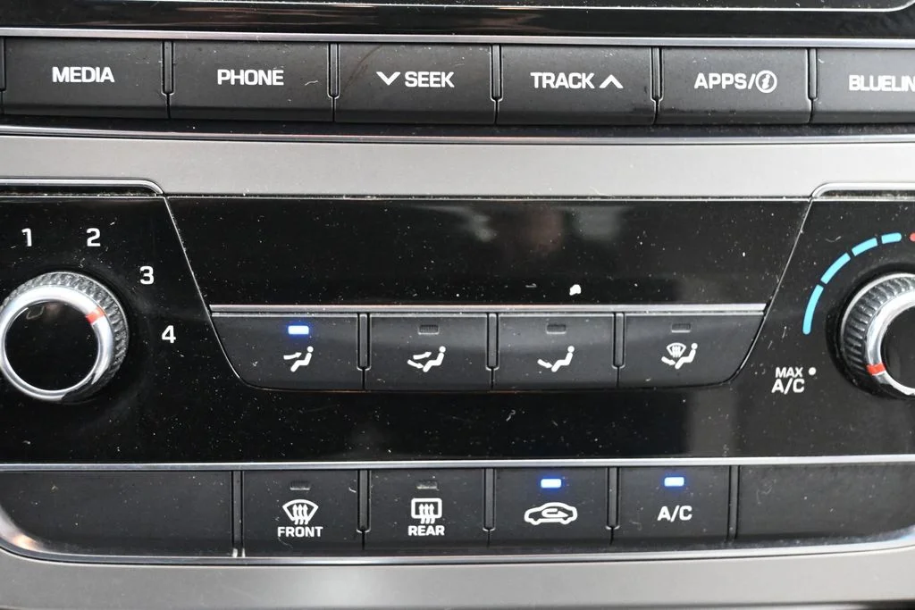 Used 2017 Black Hyundai SE image 20