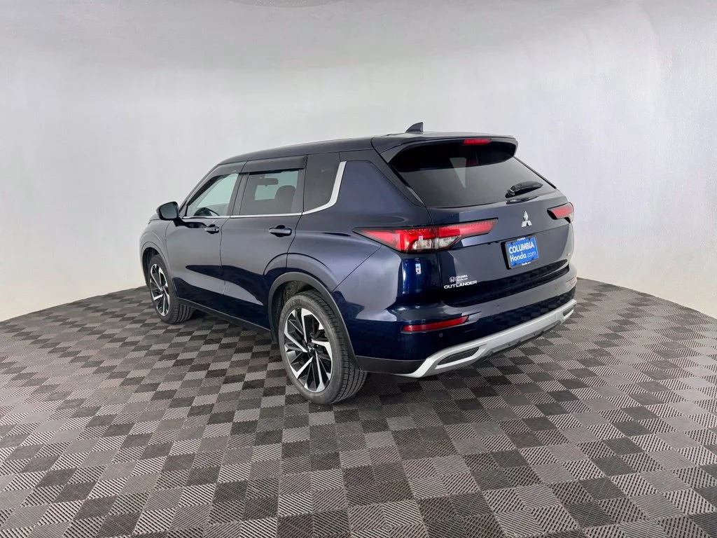 Used 2023 Blue Mitsubishi SE image 5