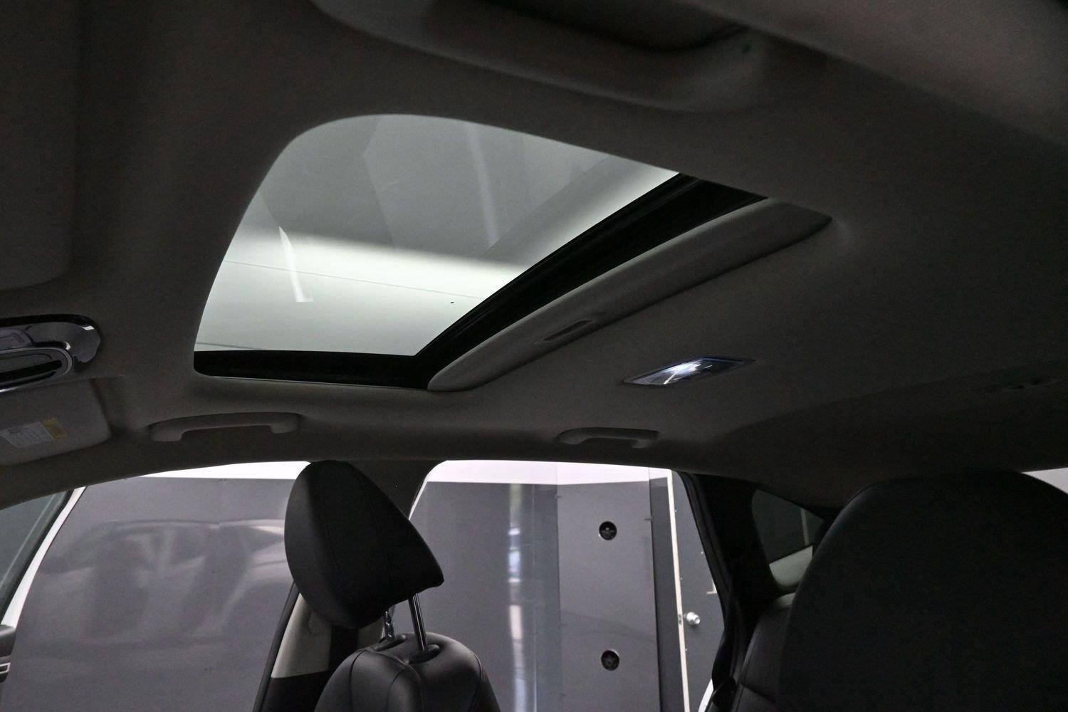 Used 2023 Serenity White Pearl Hyundai SEL image 29