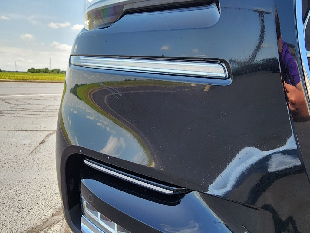 Used 2020 Infinite Black Metallic Lincoln Reserve image 4