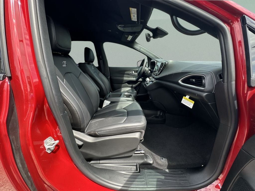 New 2026 Red Hot Pearl-Coat Exterior Paint Chrysler Select image 31