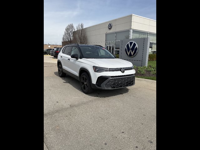 2026 Volkswagen Taos SE Black 4Motion