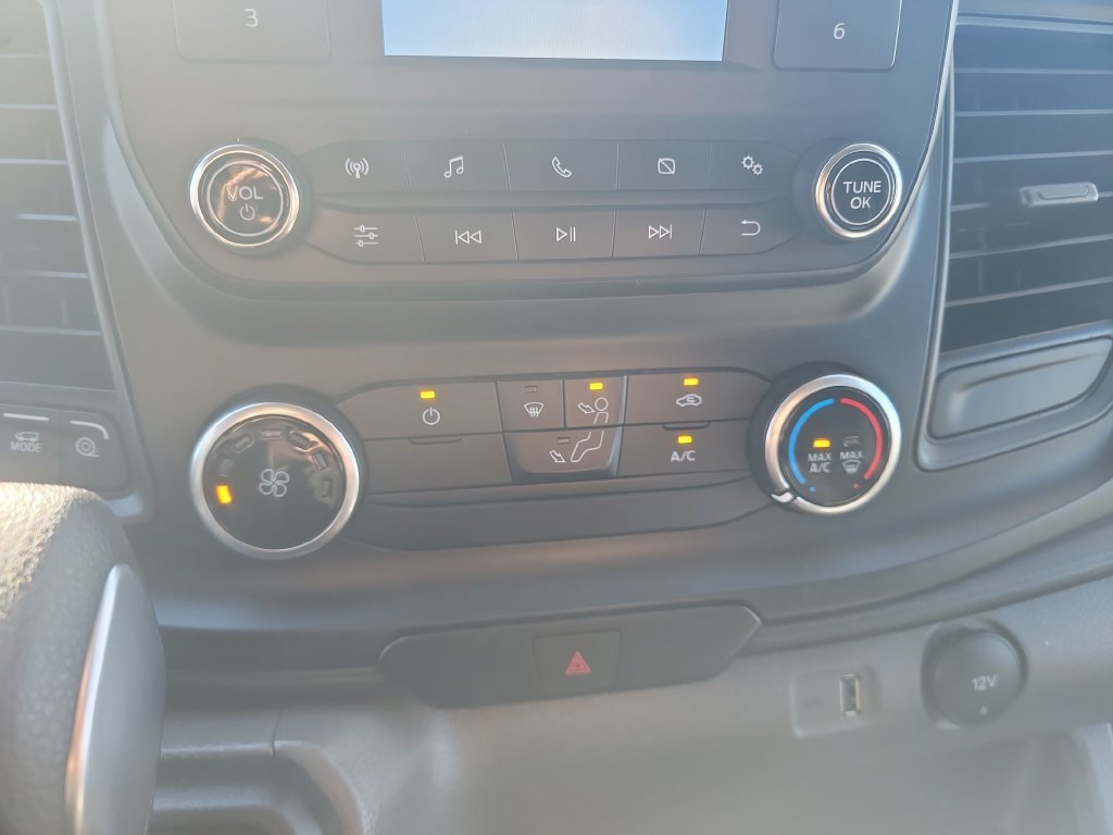 Used 2024  Ford  image 16