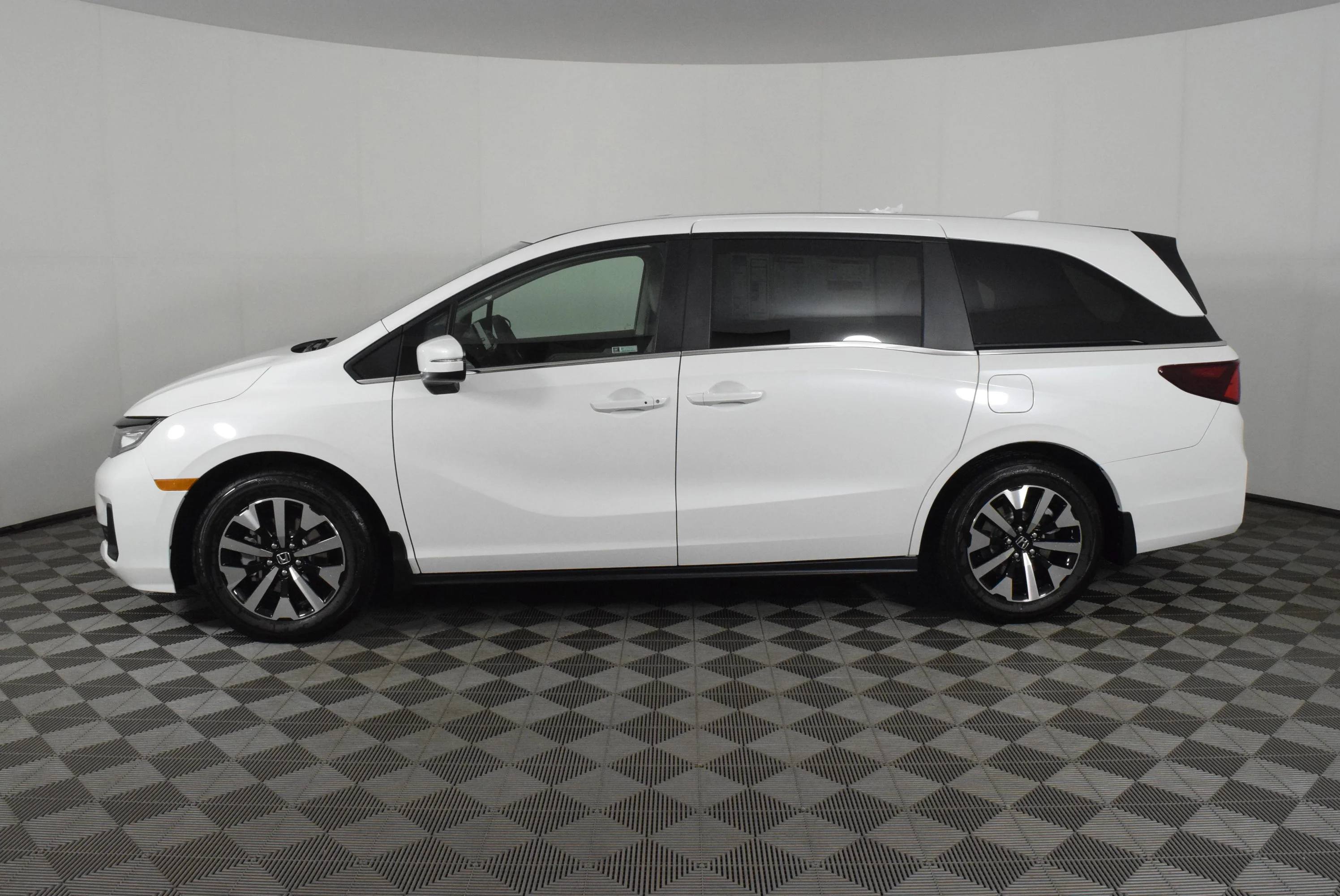 New 2026 Platinum White Pearl Honda EX-L image 9