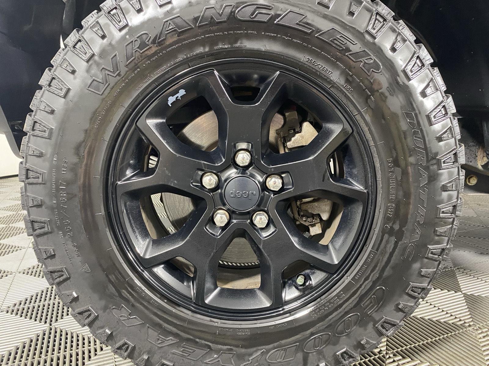 Used 2020 Granite Crystal Metallic Clearcoat Jeep Willys image 11
