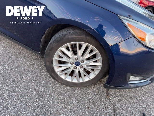 Used 2016  Ford Titanium image 16