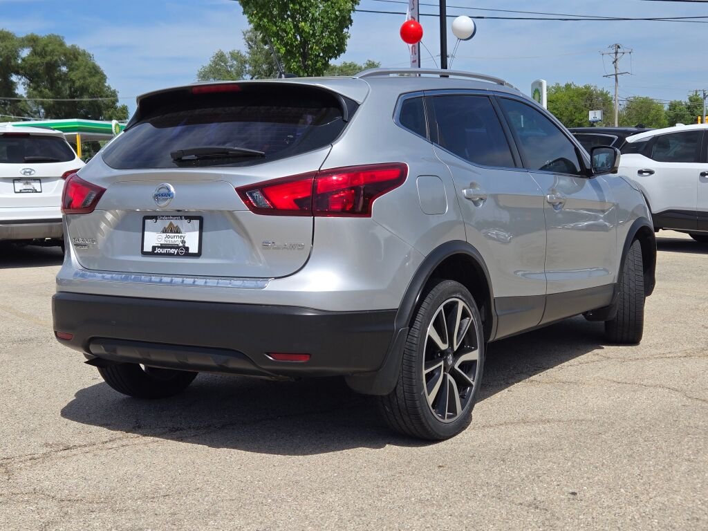 Used 2018 Silver Nissan SL image 10
