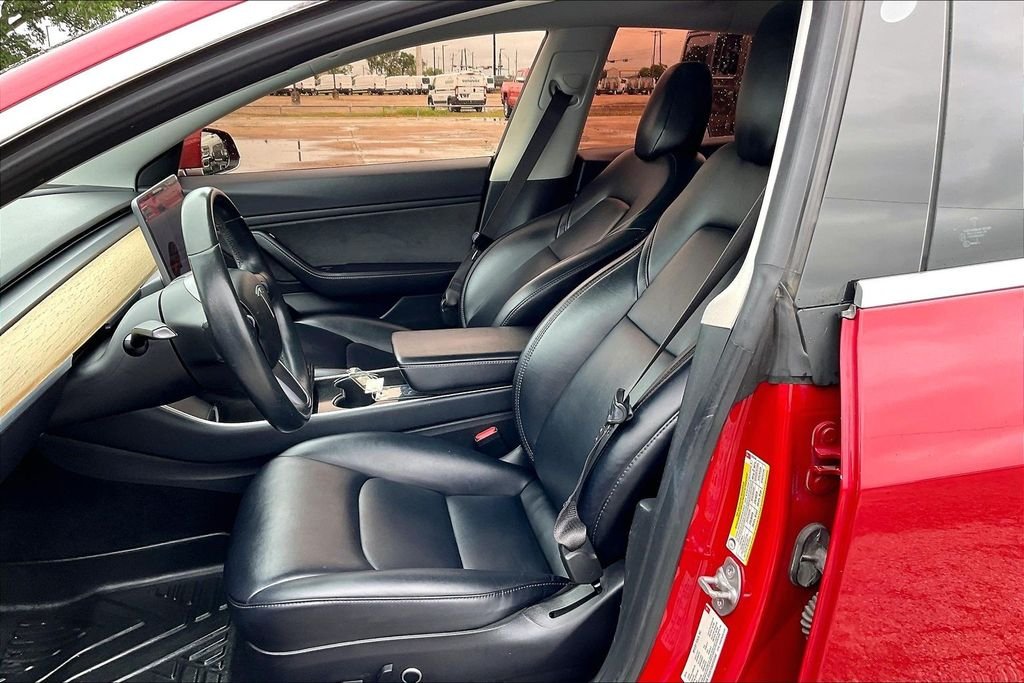 Used 2018  Tesla Long Range image 17