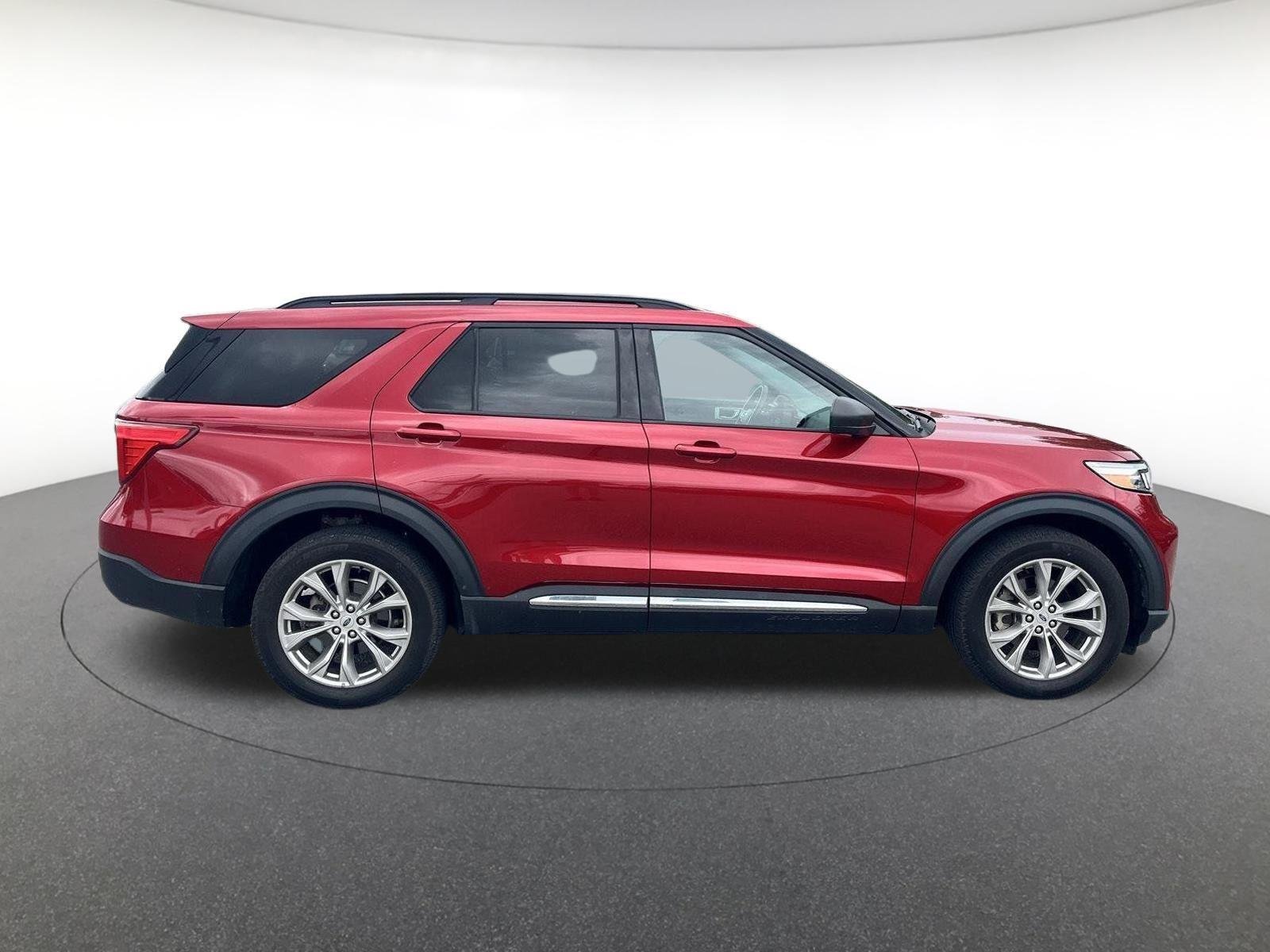 Used 2022 Rapid Red Metallic Tinted Clearcoat Ford XLT image 6