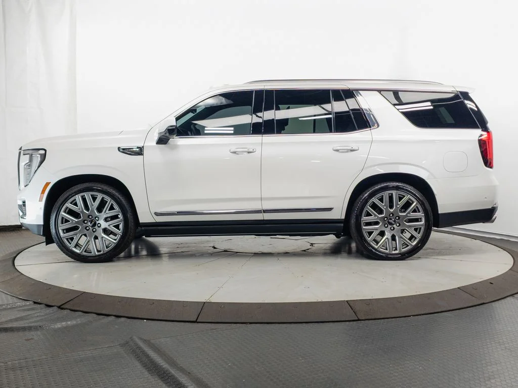 Used 2025 White Frost GMC Denali Ultimate image 4