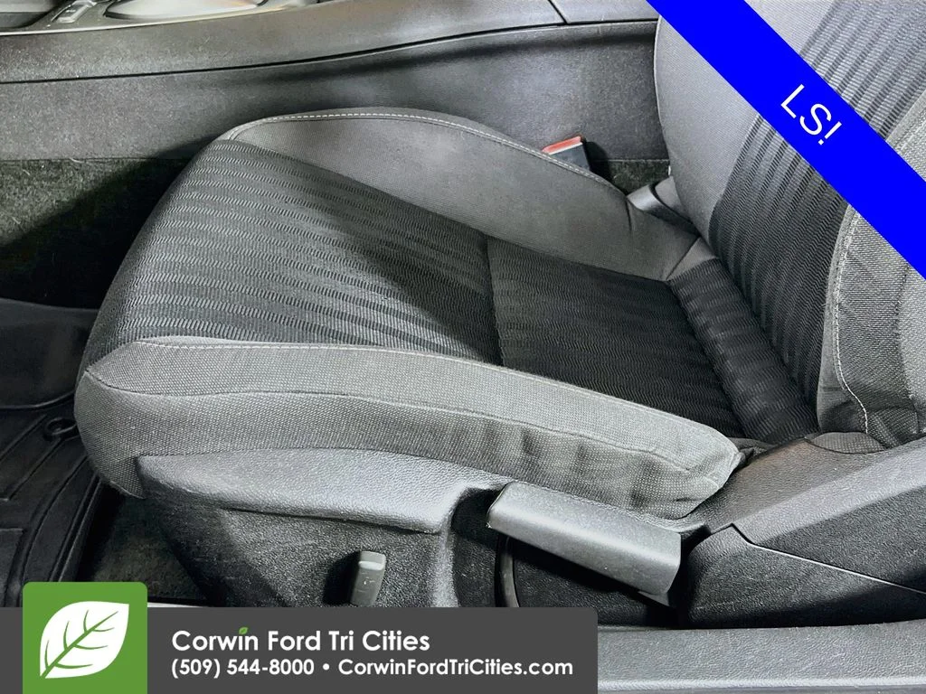 Used 2014 Silver Ice Metallic Chevrolet 2LS image 20