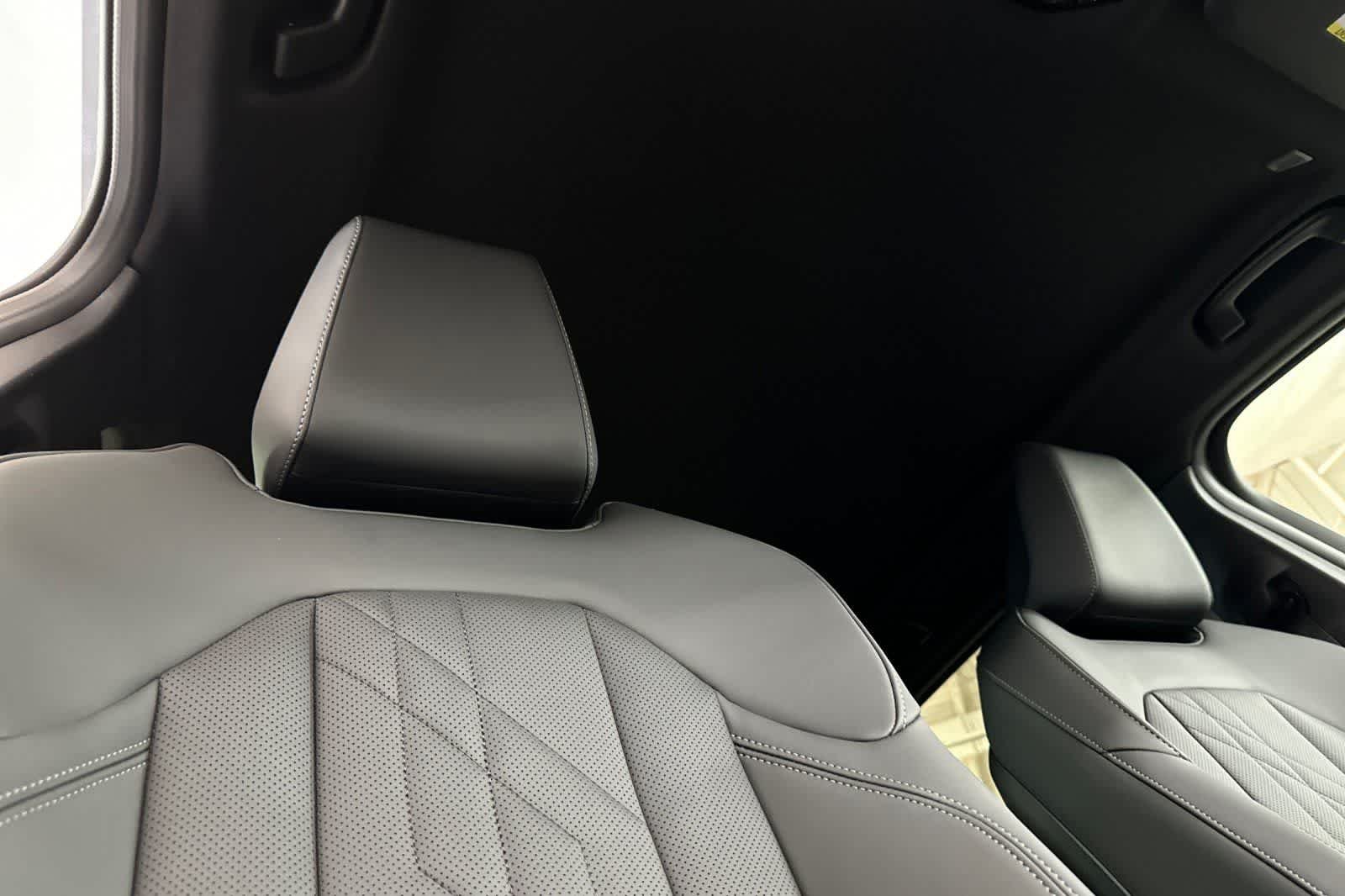 Used 2026 Skyscraper Grey Metallic BMW 30 xDrive image 17
