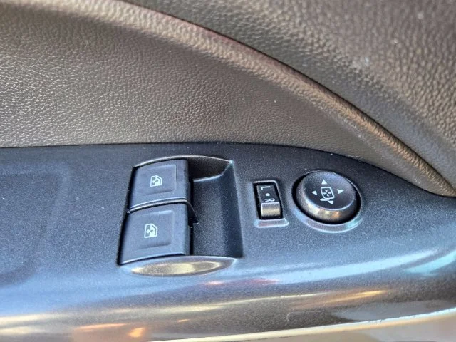 Used 2022 White Chevrolet LT image 36