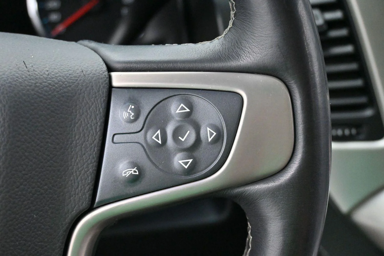 Used 2020 Summit White GMC Denali image 23