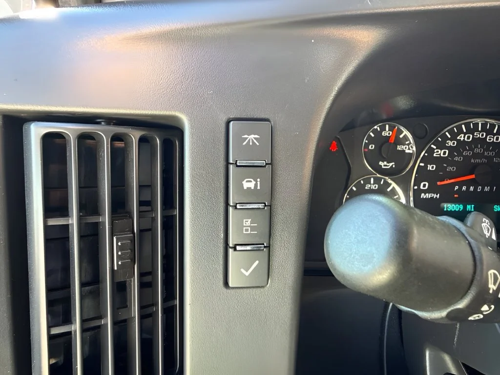 Used 2025 Summit White Chevrolet 1LT image 18