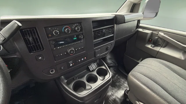 Used 2025 White GMC Work Van image 27