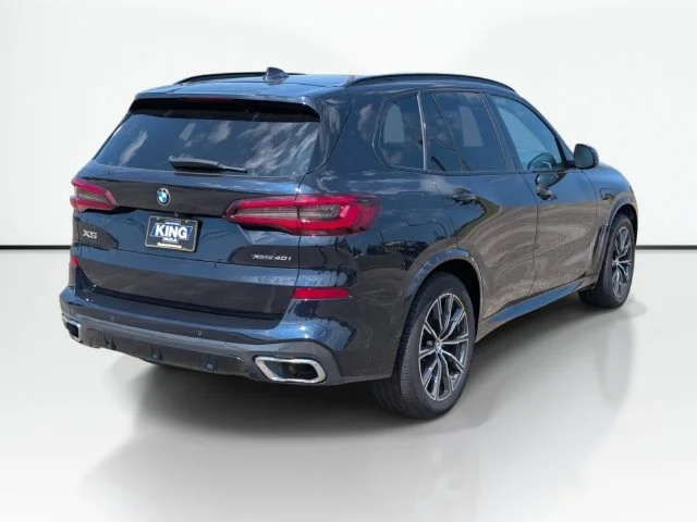 Used 2022 Black BMW xDrive40i image 7
