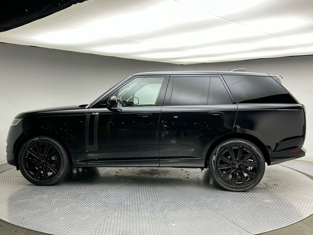 New 2027 Santorini Black Land Rover SE image 2