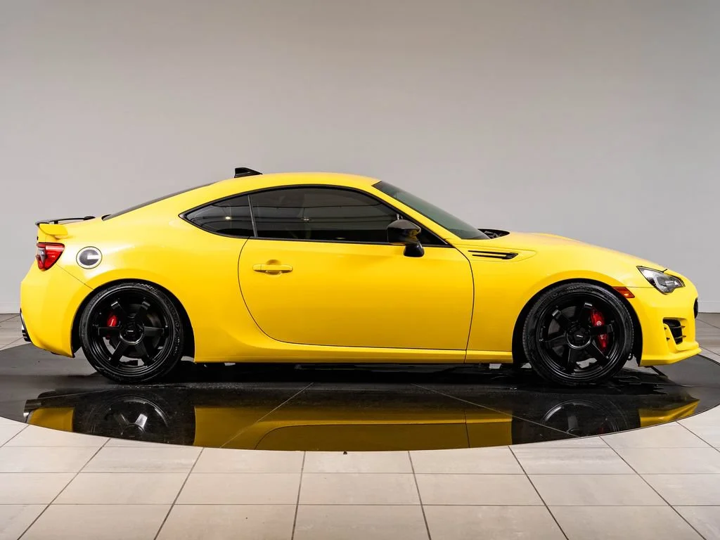 Used 2017 Charlesite Yellow Subaru Series.Yellow image 11