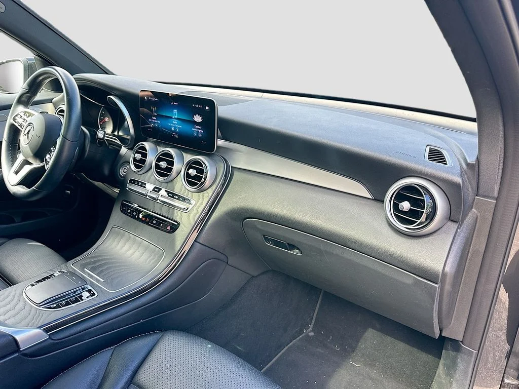 Certified Used 2022  Mercedes-Benz GLC 300 image 30