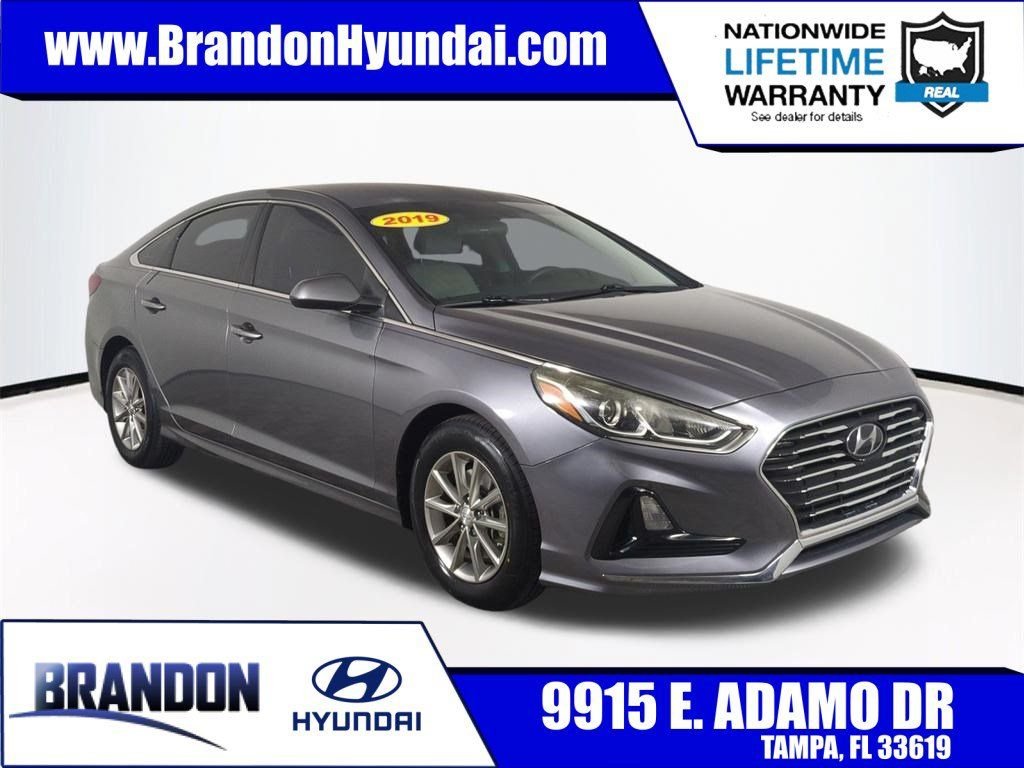 Used 2019 Gray Hyundai SE image 1