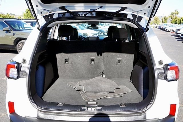 Used 2022 White Ford SE image 12