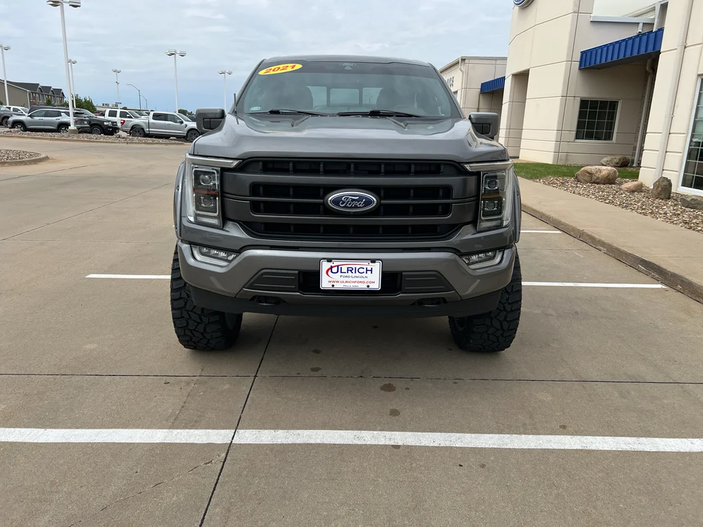 Used 2021 Gray Metallic Ford LARIAT image 3