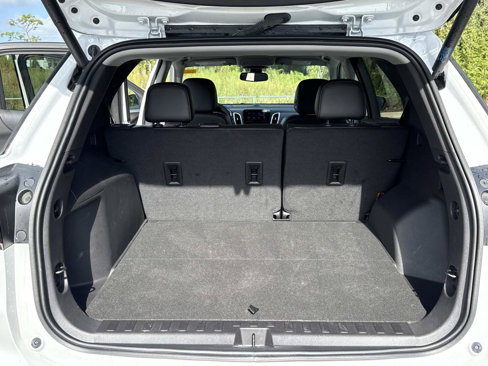 Used 2023 SUMMIT WHITE Chevrolet Premier image 31